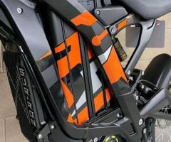 BRANDNEUE SURRON ELEKTRO-DIRTBIKES 2023