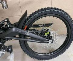 BRANDNEUE SURRON ELEKTRO-DIRTBIKES 2023